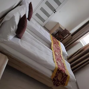 Sun-house Pension&restaurant -parkingfree- Прага